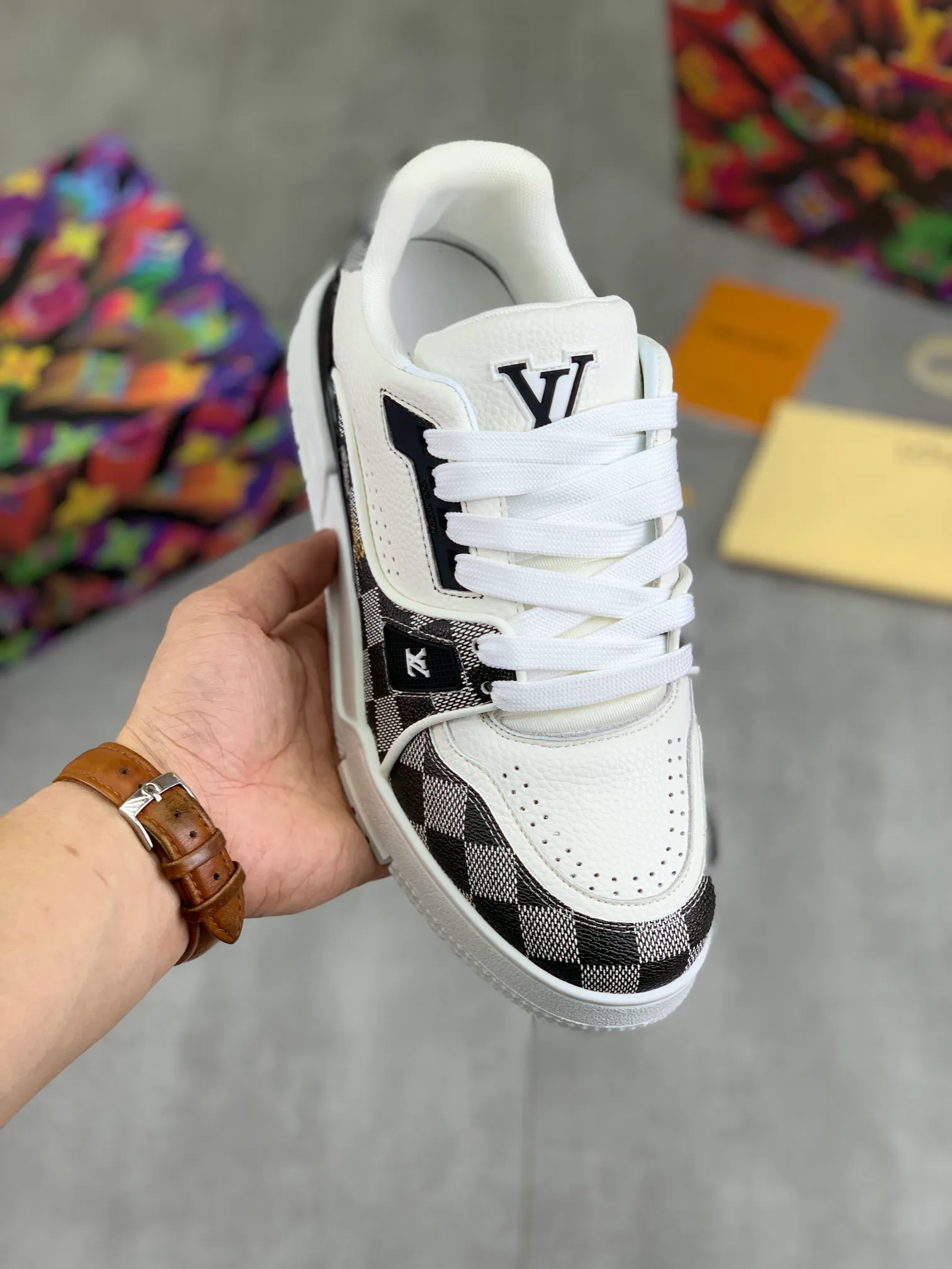 Men's shoes 💰P580 New style 💰💎💎Latest color High version 2025Louis*Vuitto* LV Traine Catwalk TRAINER outsole and fabric private model A shoe that definitely costs a lot of money and effort. This series was designed after the arrival of Vifgil. It is favored by many fans every season. Original TPU outsole Original packaging Men's size: 38-45 (46 can be customized) Color: 2️⃣ colors available (available from stock, super fast delivery)